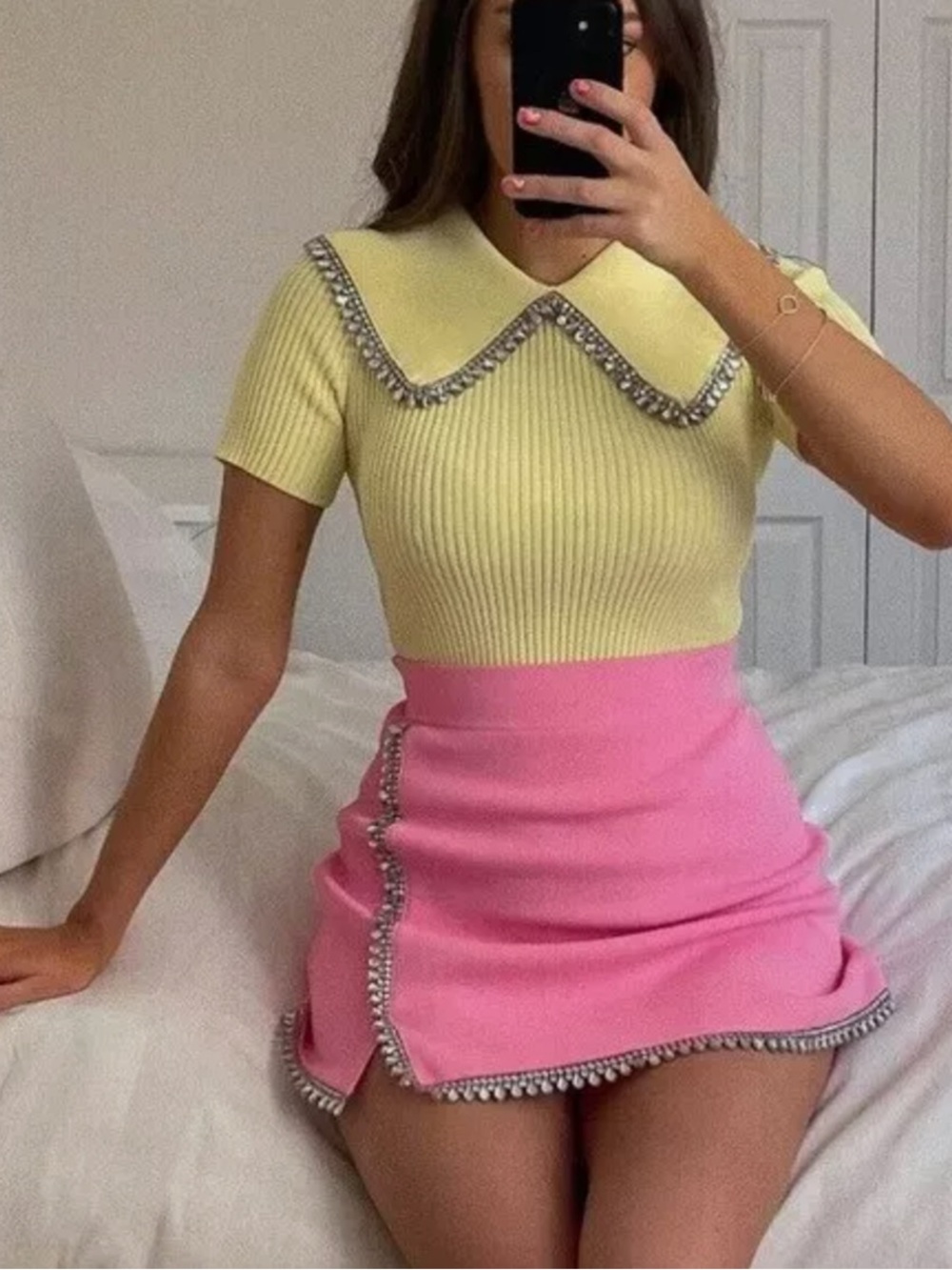 NWT Zara pink mini knit skirt with appliqué rhinestones. Size Large